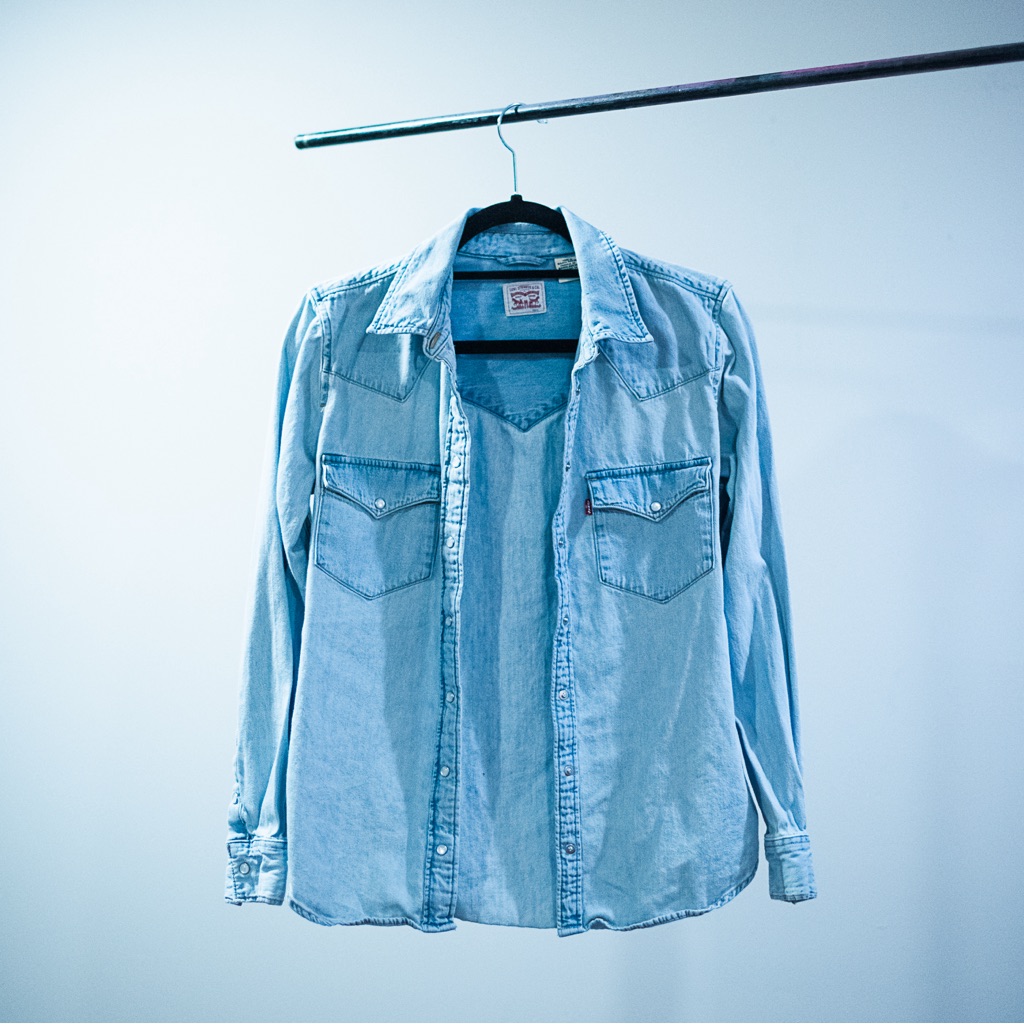 Levi’s Button Down Light Wash